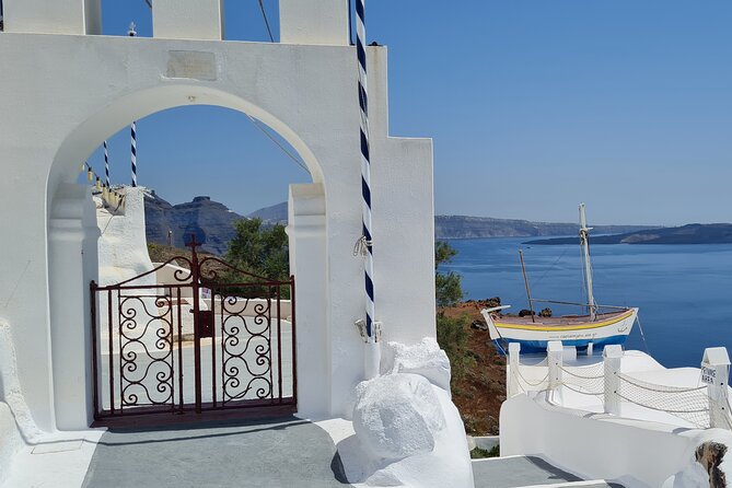 Santorini First-Time Guests Private Tour Sightseeing, excavetions & wine testing - Key Points