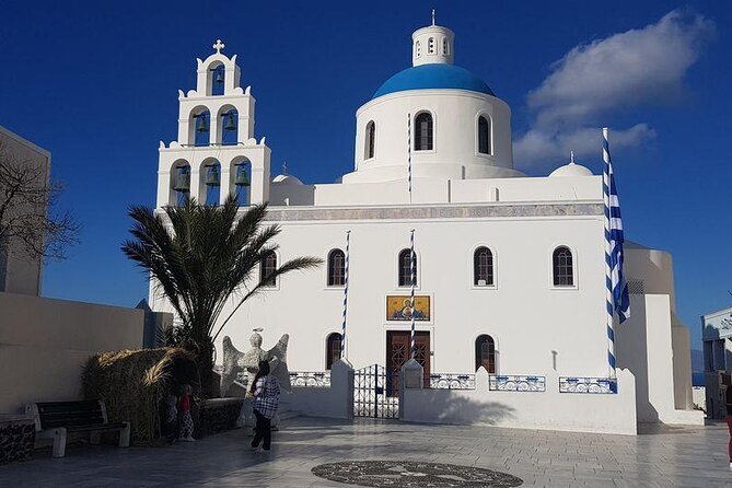 Santorini First-Time Guests Private Tour Sightseeing, excavetions & wine testing - Relaxing at Perissa Black Sand Beach