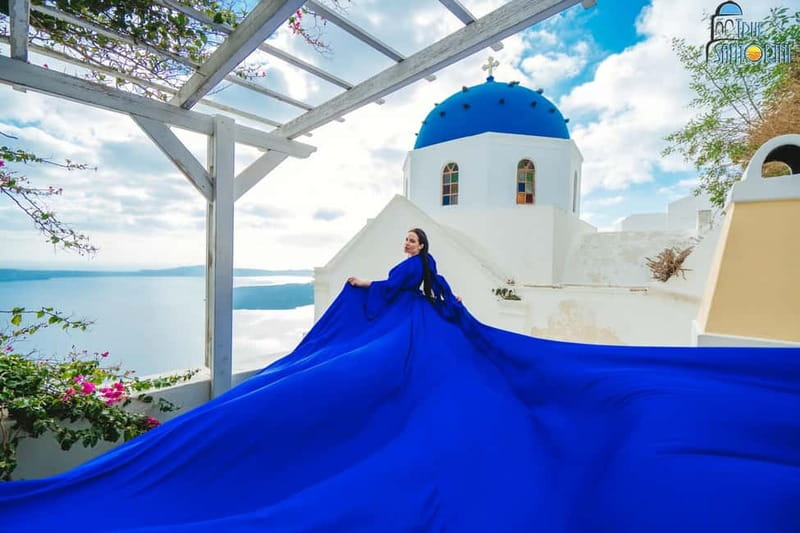 Santorini: Flying Dress Photoshoot with Edited Photos - Experience a Unique Flying Dress Photoshoot in Santorini