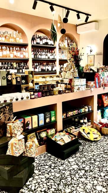 Santorini: Guided Shopping Therapy Tour - Key Points