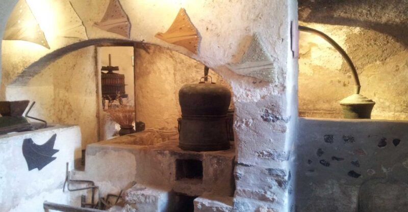 Santorini: Guided Wine Tour with Pickup and Snacks - Pacing and Duration of the Tour