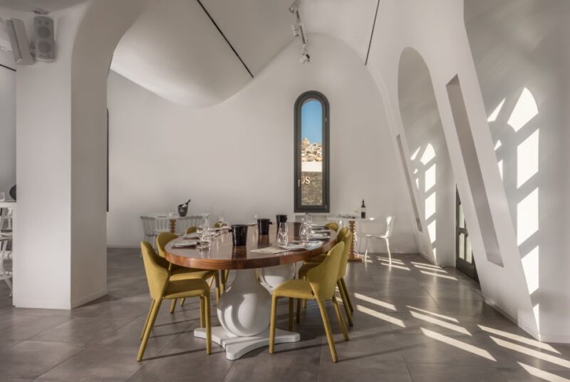 Santorini: Guided Wineries Private Tour with Wine Tastings - The Expertise of Guides and Their Impact