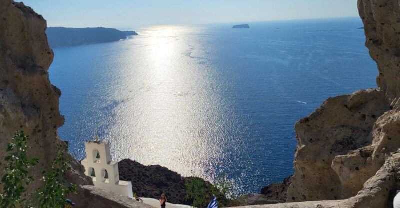 Santorini: Hidden Gems Tour and Wine Experience with Tasting - Exploring the Picturesque Village of Oia and Its Best Vantage Points