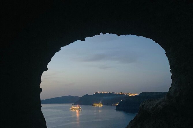 Santorini in 4 Hours: A Private Journey Through Beauty - Starting at the Charm of Oia and Its Sunset Views