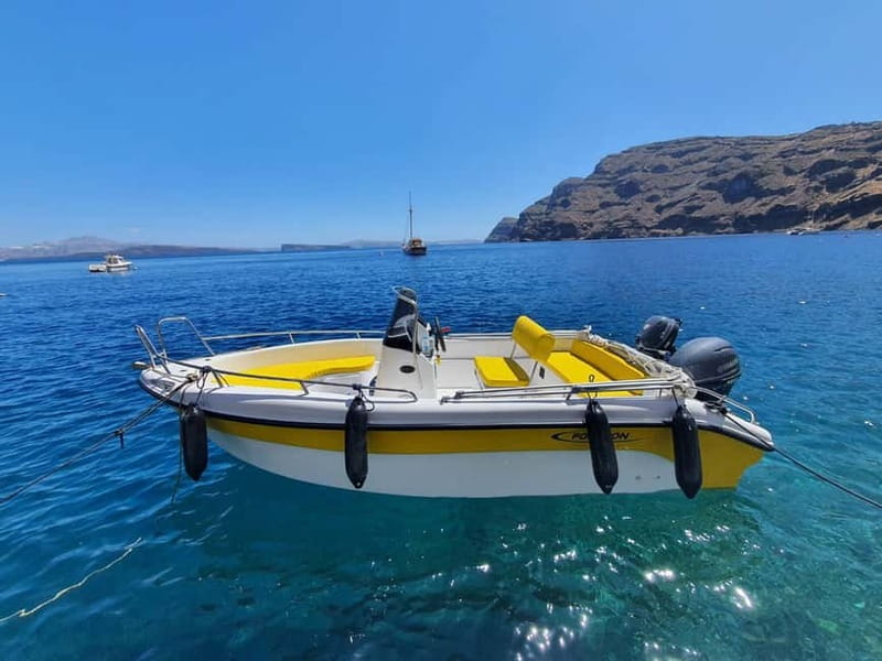 Santorini: license free boat in Santorini - Keep Drinks Cold and Snacks Close with Included Cooler