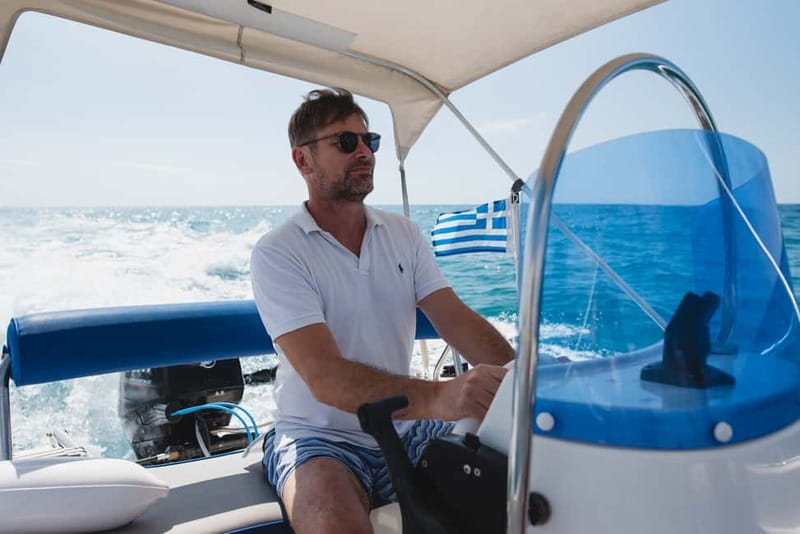 Santorini: License-Free Boat Rental with Ice, Water, & Fruit - Secluded Beaches and Hidden Coves