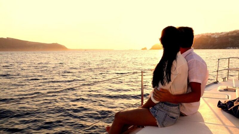 Santorini: Luxury Caldera Cruise with Full Greek Meal - Key Points