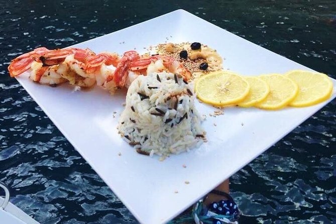 Santorini Luxury Catamaran Sunset Cruise with BBQ, Drink and Transfer - Departing from Ammoudi or Athinios Port in Santorini