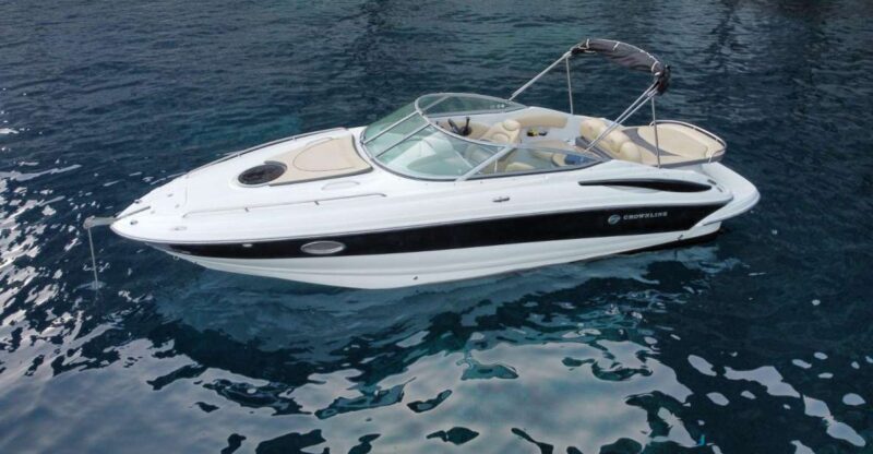Santorini: Luxury private speedboat with food and drinks - Make your dream come true with a luxury private speedboat tour in Santorini