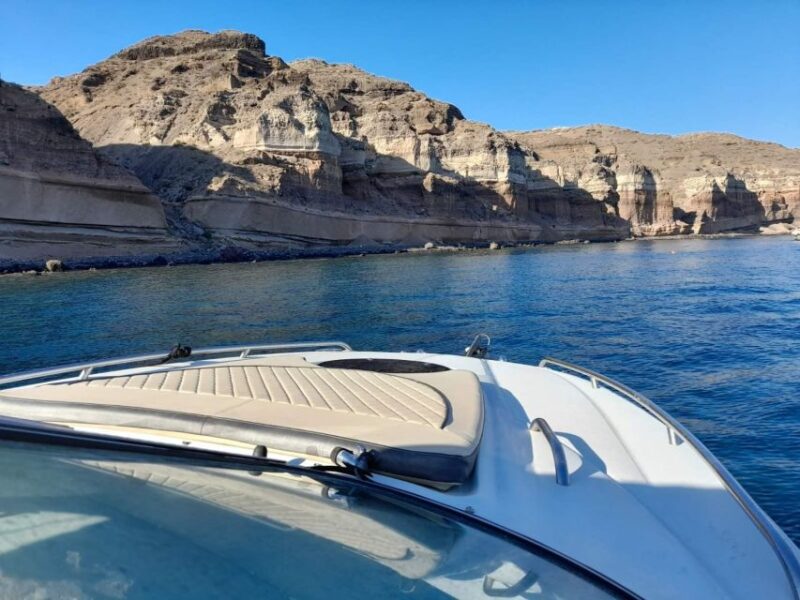 Santorini: Luxury private speedboat with food and drinks - The thrill of a speedboat along Santorini’s caldera