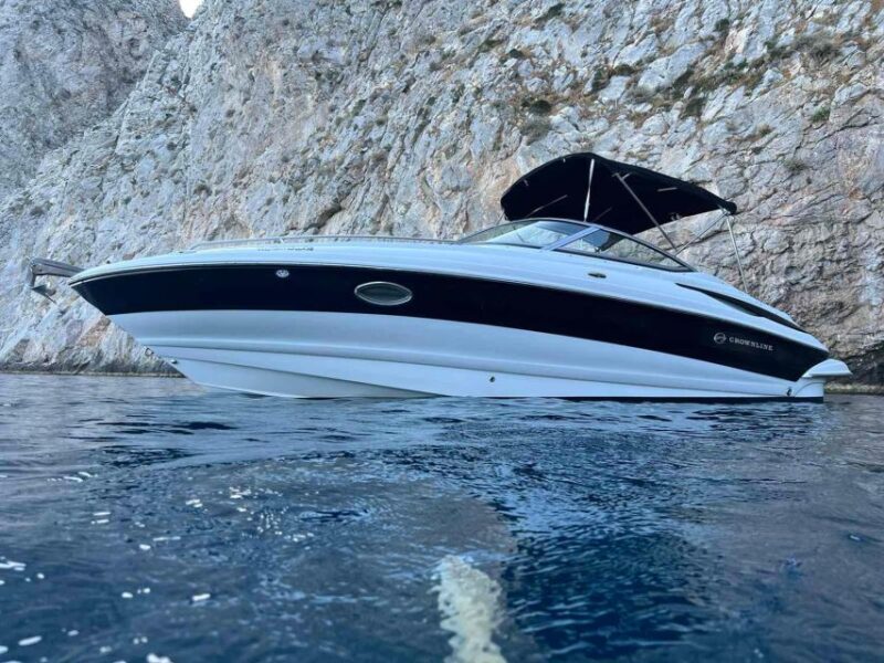 Santorini: Luxury private speedboat with food and drinks - Sunset or day trip: flexible options for every mood