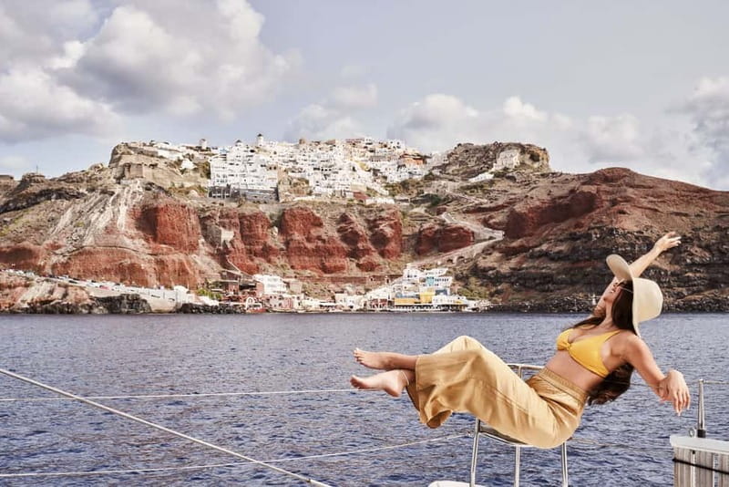 Santorini: Majestic Catamaran Cruise with Meal and Drinks - Witnessing the Caldera and the Santorini Sunset