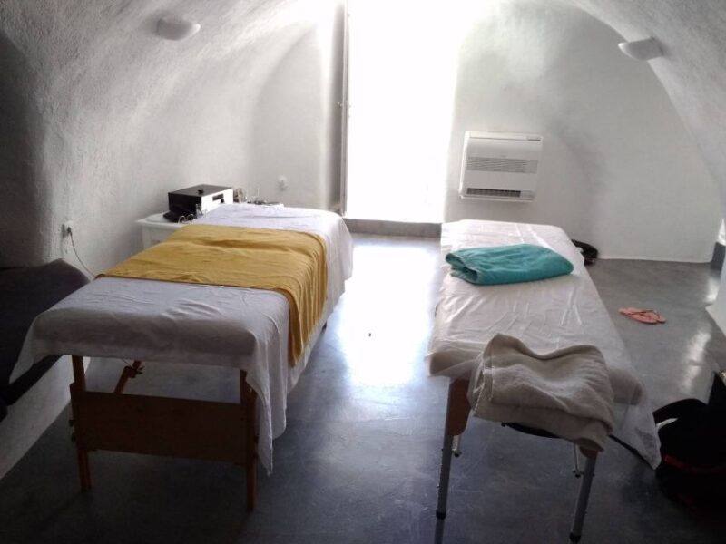Santorini: Mobile Couples Massage at Your Private Villa - The Choice of Massage: Relaxing or Deep Tissue