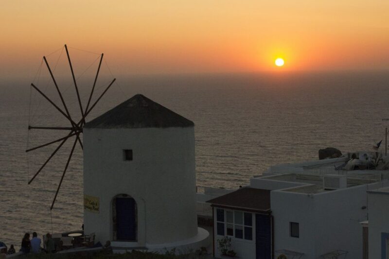 Santorini: Oia Cultural Highlights Sunset Walking Tour - The Guide’s Role and Experience Style