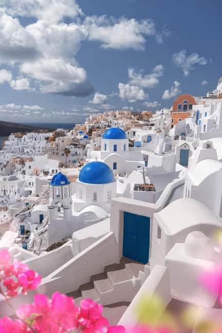 Santorini: Oia Flying Dress Photoshoot by SokoLOVE - Key Points