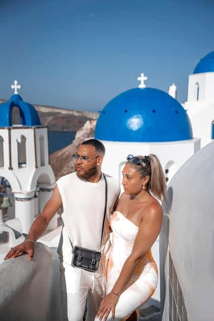 Santorini: Oia Private Couple Photoshoot with 35 Photos - Key Points