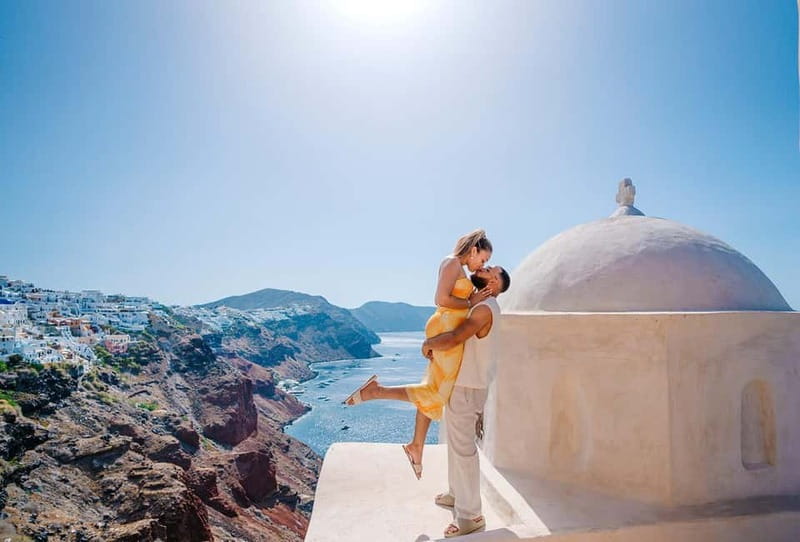 Santorini: Oia Private Couple Photoshoot with 35 Photos - Meet Your Guide and Photographer in Santorinis Iconic Villages