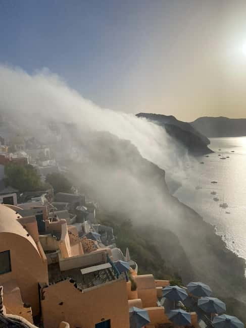 Santorini: Oia Sunrise Walking Tour with Local Guide - Making the Most of the Photo Opportunities
