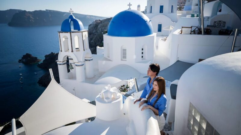 Santorini Photographer SPECIAL SUMMER OFFER (skip the line) - Experience the Magic of Santorini with a Professional Photoshoot at an Exclusive Summer Price
