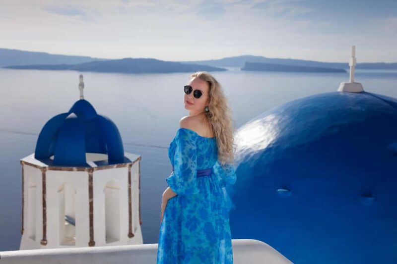 Santorini: Private 1-Hour Photoshoot in Oia & Imerovigli - Meeting Point at Lolitas Gelato in Oia or Confetti Dessert Boutique in Imerovigli