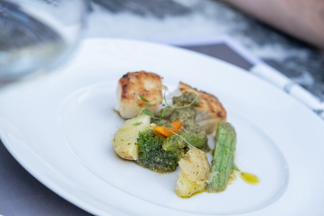 Santorini Private 10 Wine Tastings with Dinner & Oia Sunset - Practicalities: Tour Logistics and Group Size