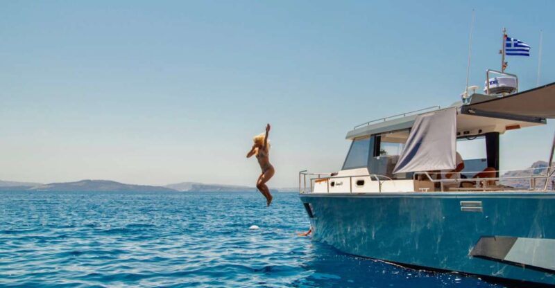 Santorini: Private Diamond 36 Motor Yacht Caldera Cruise - Enjoy Greek Cuisine and Local Wines Onboard