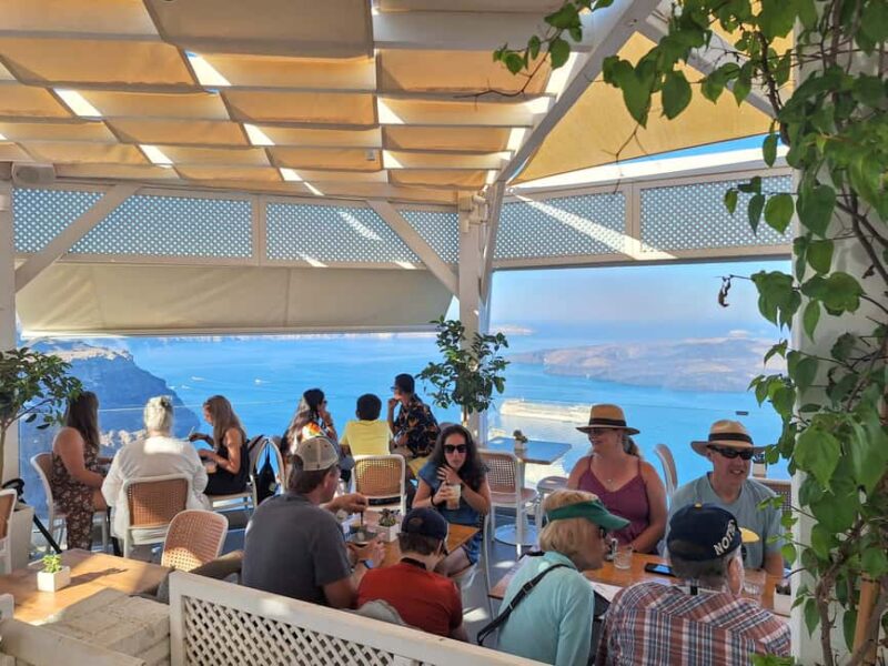 Santorini: Private Family Tour with Bilingual/Spanish Guide - Discovering the Village of Oia