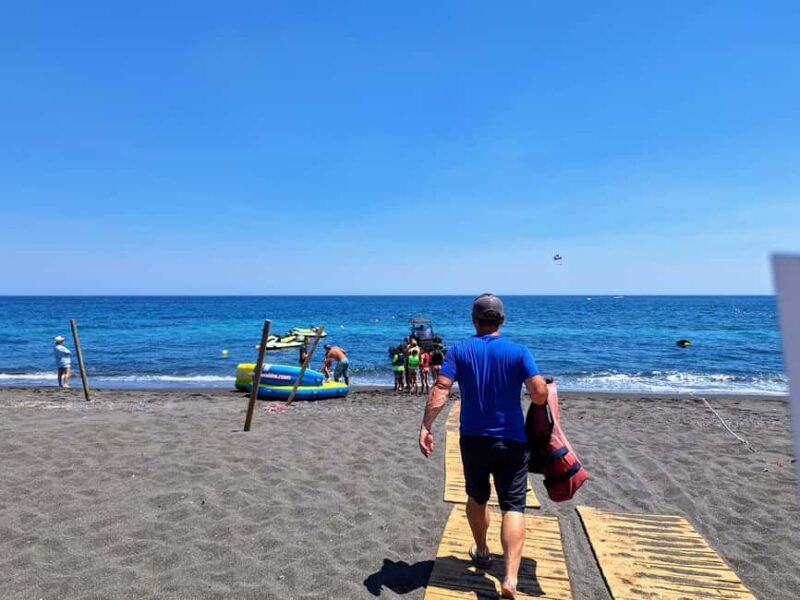 Santorini: Private Family Tour with Bilingual/Spanish Guide - Black Beach and Seaside Lunch