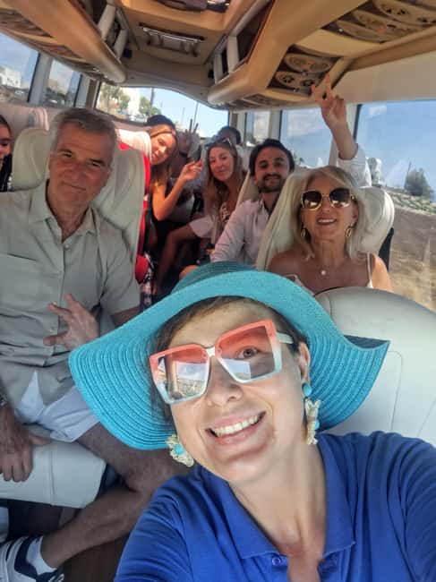 Santorini: Private Family Tour with Bilingual/Spanish Guide - Family-Friendly Details and Inclusives