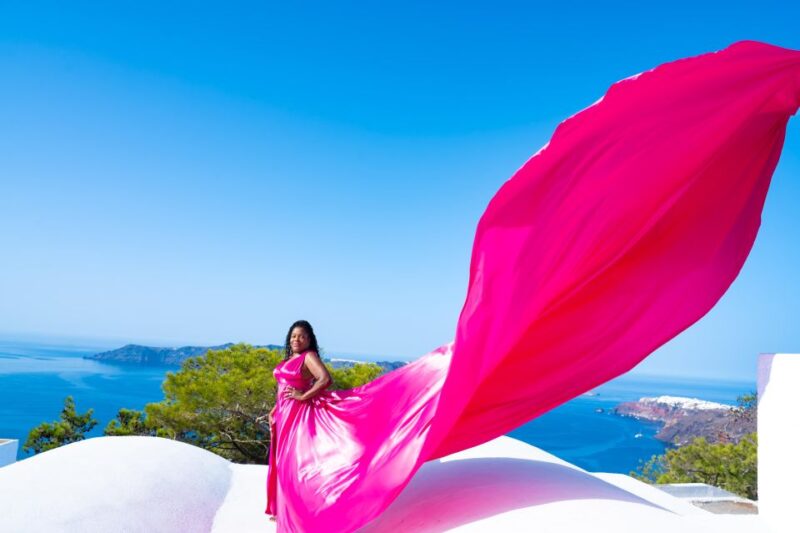 Santorini: Private Flying Dress Photoshoot with Pickup - Key Points