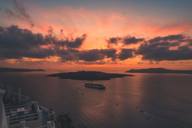 Santorini Private Highlights Tour & Wine Tasting with local guide - The Charm of Oia’s White Houses and Blue Domes