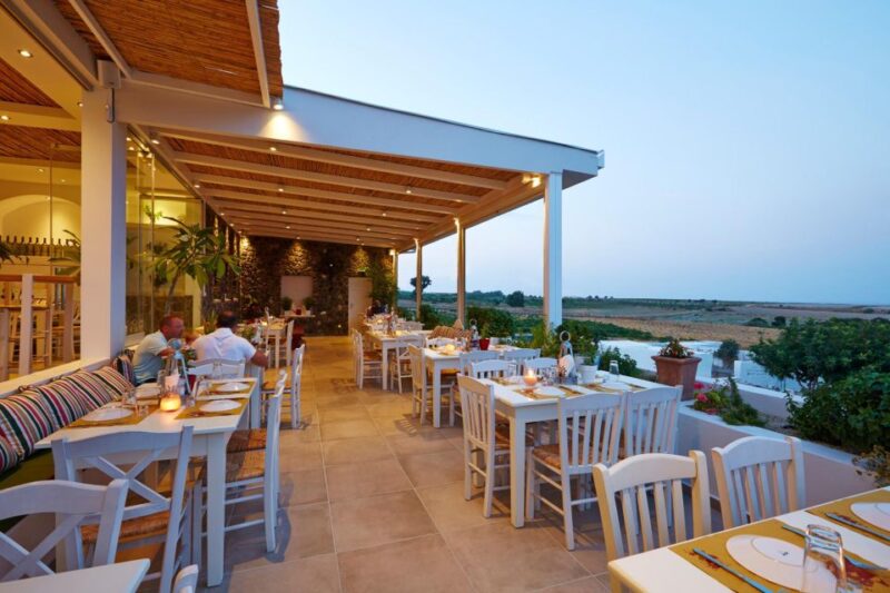 Santorini: Private Island Tour with Lunch at a Famous Winery - Lunch at a Renowned Santorini Winery