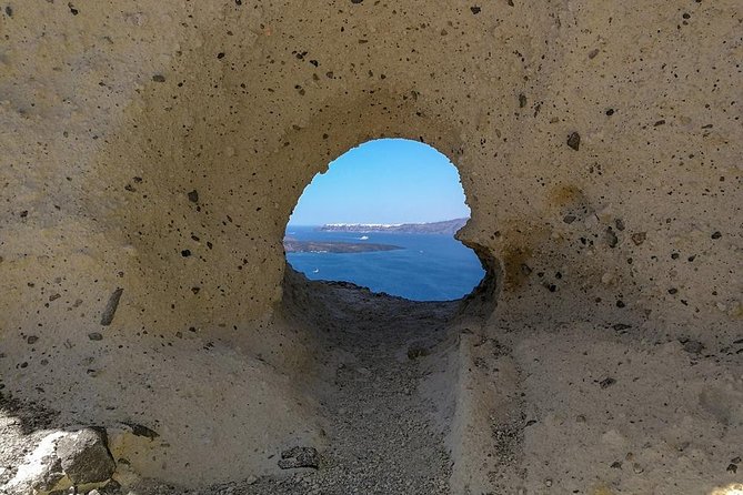 Santorini Private Romantic Tour with Dinner & Wine Tasting - Exploring the Charm of Oia