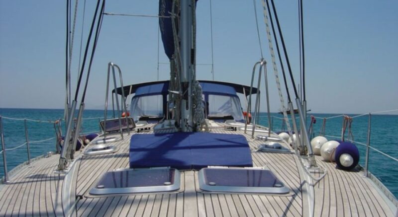 Santorini: Private Sailing Yacht Cruise with Meal & Drinks - Key Points