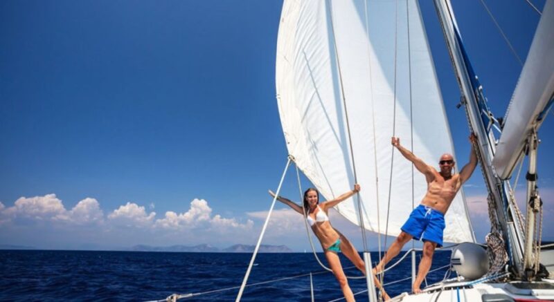 Santorini: Private Sailing Yacht Cruise with Meal & Drinks - Visiting the Santorini Volcano and Its Therapeutic Waters