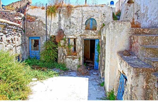 Santorini: Private Sightseeing Tour with Local Guide - Visiting the Blue-Dome Chapel and Caldera Views in Firostefani