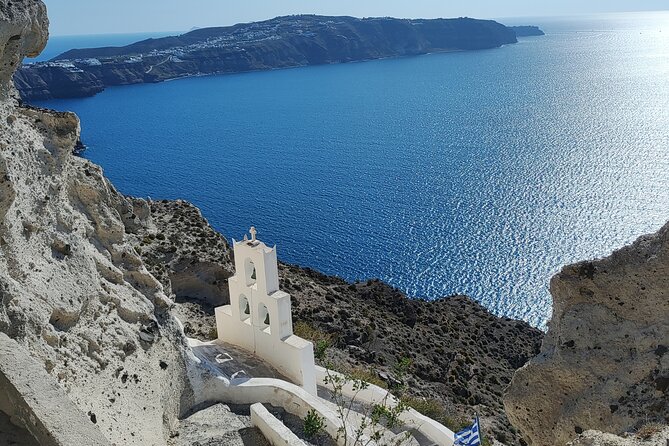 Santorini: Private Sightseeing Tour with Local Guide - The Iconic Lighthouse at Akrotiri Peninsula