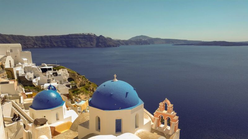 Santorini: Private Sunrise Tour with Breakfast and Oia Visit - The Logistics and Comfort of the Tour Experience