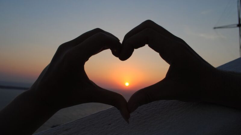 Santorini: Private Sunset Tour to Oia & Ammoudi Bay - Logistics and Group Size