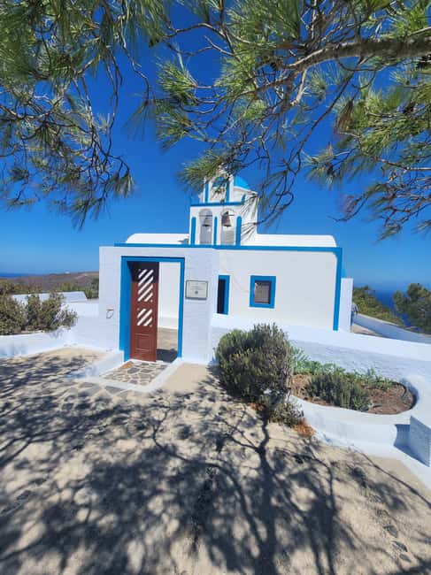 Santorini Private tour BMT - Oia’s Famous Blue Domes, Castle, and Shopping on Gold Street