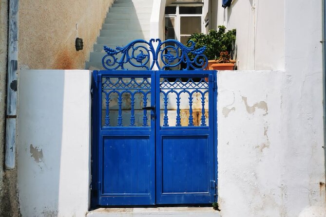 Santorini Private Tour Highlights 6h for Groups and Families - Relaxing at Perissa and Red Beach