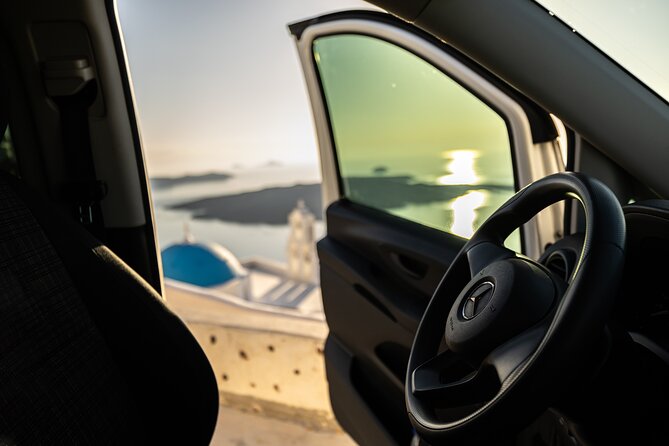 Santorini: Private Transfers To / From the Airport (JTR) - Flexibility and Convenience with 24/7 Service