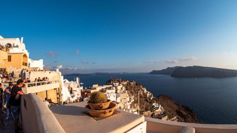 Santorini: Shore Excursion to Oia for Cruise Ship Passengers - Logistics: Meeting Points, Transport, and Group Size