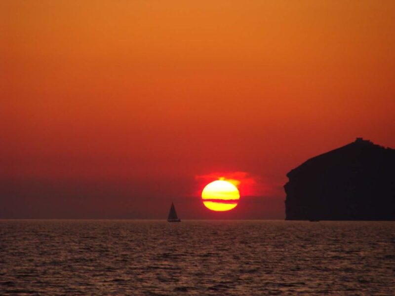 Santorini: Sunset Cruise with Greek Dinner and Transfer - Indulge in a Greek Feast with Unlimited Drinks