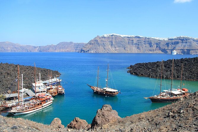 Santorini Sunset Sailing Cruise: Dinner, BBQ, Open Bar, Transfers - Exploring the White Beach, Indian Rocks, and the Venetian Akrotiri Lighthouse