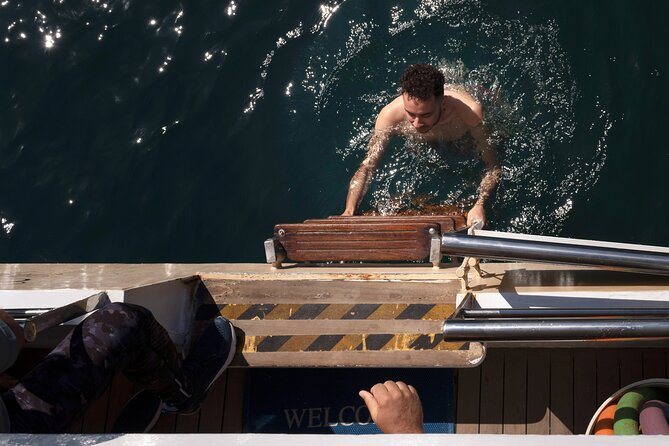 Santorini Tour of Caldera with Glass bottom Boat - Free Time on Thirassia Island
