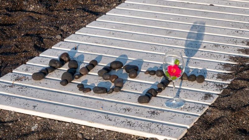 Santorini Unveiled: From Megalochori's Charm to Oia's Sunset - Key Points