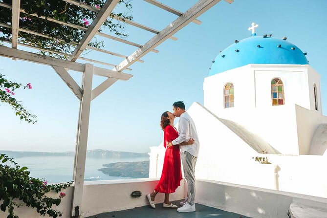 Santorini Vacation Photoshoot - Why You Should Book in Advance