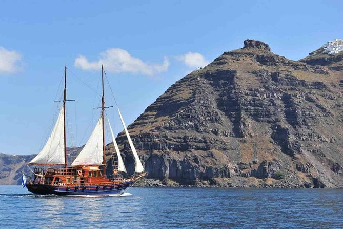Santorini Volcanic Islands Cruise: Volcano,Hot Springs,Thirassia and Oia Sunset - The Starting Point and Timing of the Tour