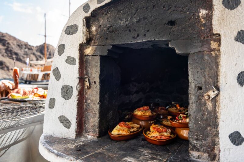 Santorini: Volcanic Islands Cruise with Hot Springs Visit - Exploring Santorinis Caldera from the Water